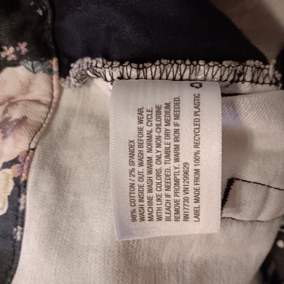 Wild fable floral romper denim overall with zipper size small - Picture 10 of 10